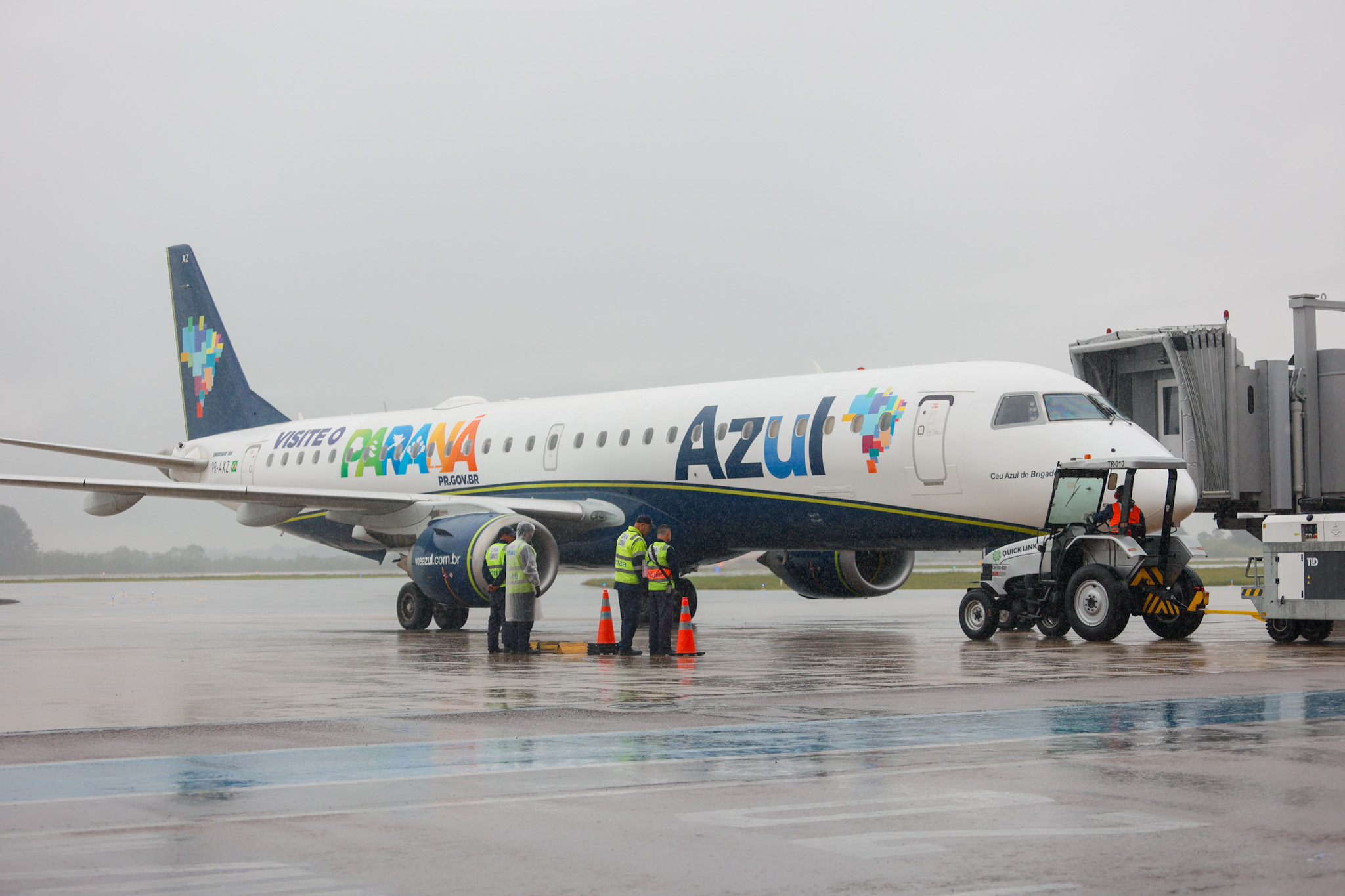 Avião da Azul com a campanha Visite o Paraná