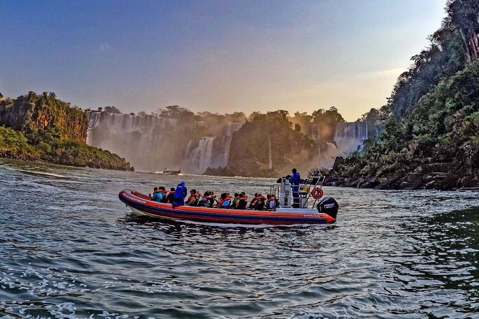 Turismo gera 7,8 mil empregos formais no Paraná de janeiro a novembro de 2025