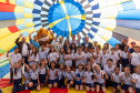 Com balões colorindo o céu, Castro dá as boas-vindas ao Festival da Primavera