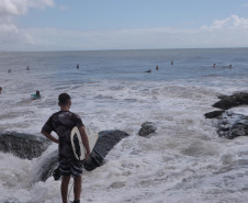 Matinhos atrai surfistas 001