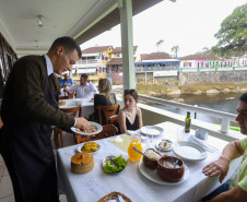 Paraná Acelera no Turismo: Empregos, Recorde de Estrangeiros e Crescimento nos Territórios