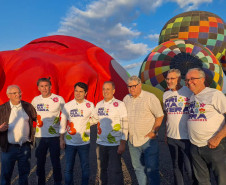 Com balões colorindo o céu, Castro dá as boas-vindas ao Festival da Primavera