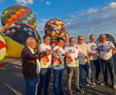 Com balões colorindo o céu, Castro dá as boas-vindas ao Festival da Primavera