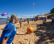 Pesquisa aponta aprovação e perfis diferentes de turistas do Litoral e do Noroeste no verão