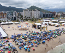 Pesquisa aponta aprovação e perfis diferentes de turistas do Litoral e do Noroeste no verão