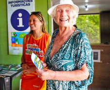 Acolhimento turístico do Estado registra 49 mil atendimentos no Verão Maior Paraná