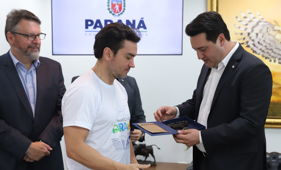 ministro turismo 008