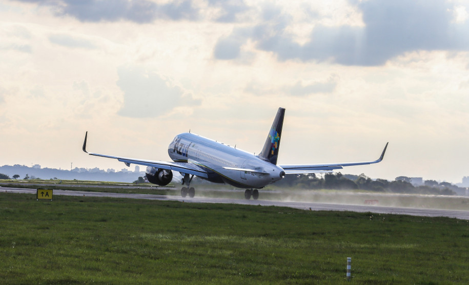603 mil turistas estrangeiros em aeroportos 002