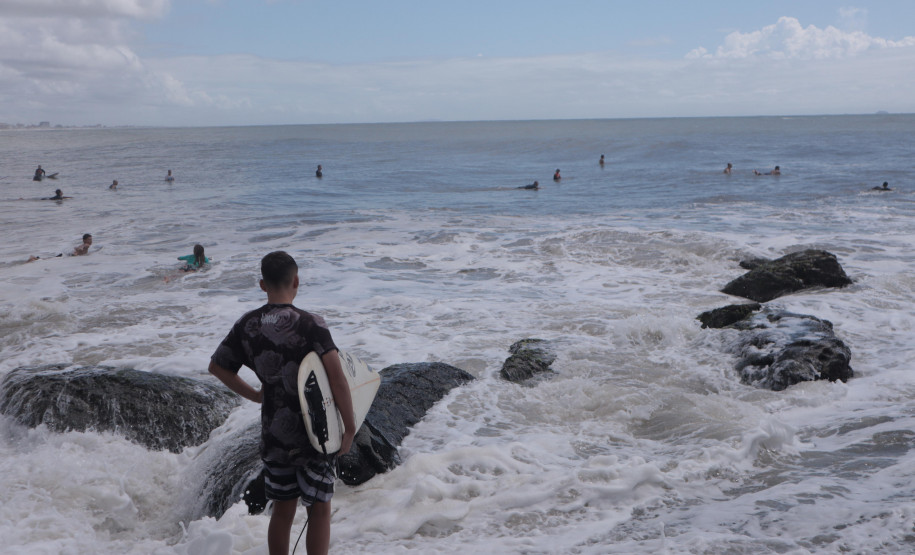 Matinhos atrai surfistas 001
