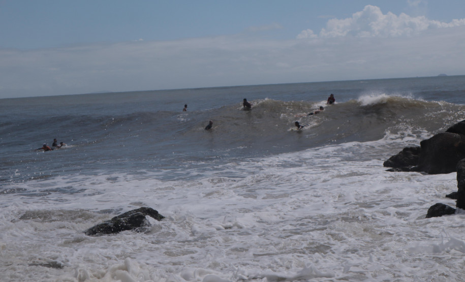 Matinhos atrai surfistas 009