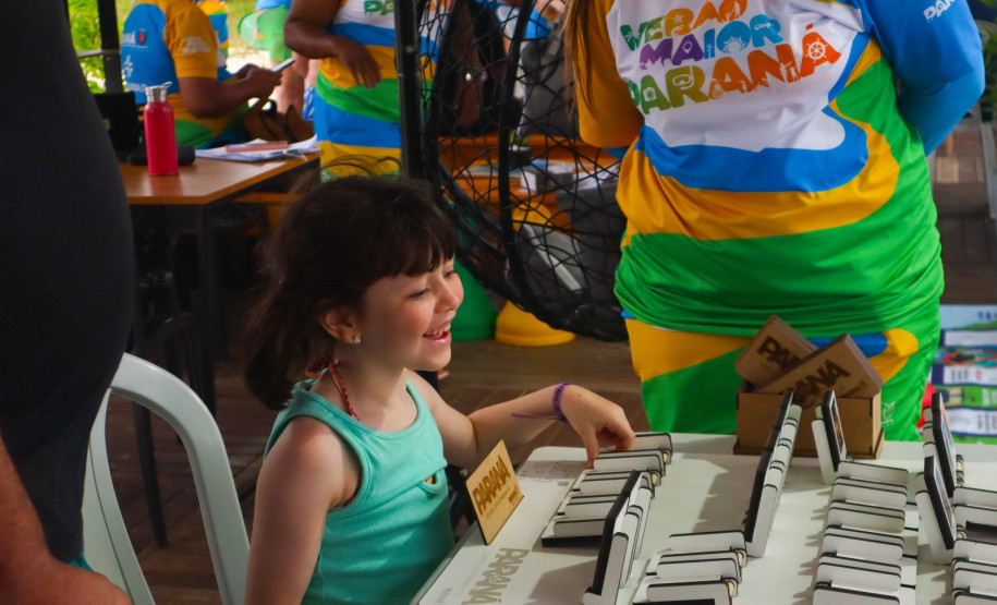 Brinquedos e jogos temáticos 008