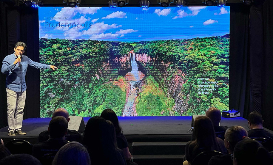 Em Foz do Iguaçu, 150 agentes de viagens 005