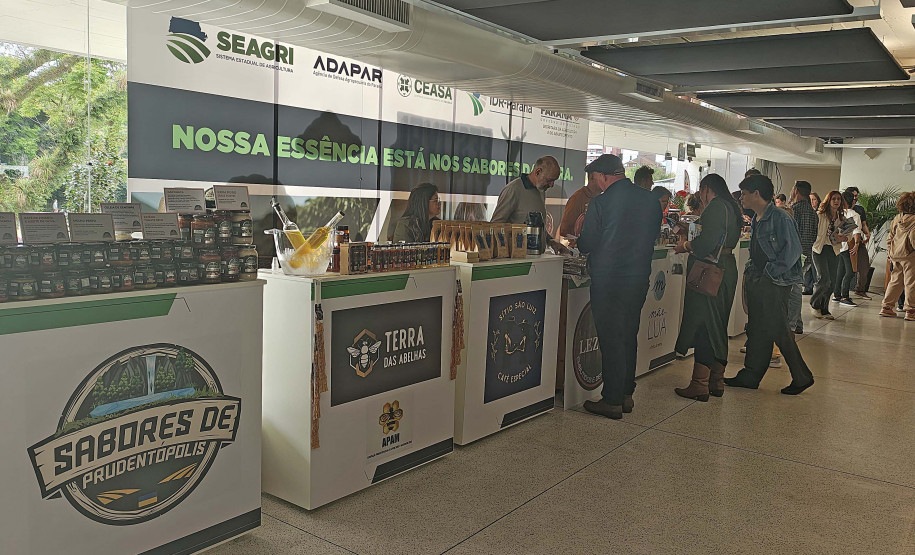 Estado marca presença em eventos e dá visibilidade a atrativos turísticos do Paraná