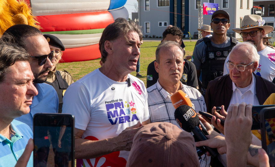 Com balões colorindo o céu, Castro dá as boas-vindas ao Festival da Primavera