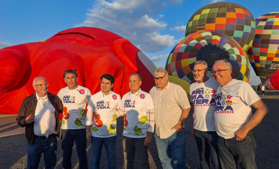 Com balões colorindo o céu, Castro dá as boas-vindas ao Festival da Primavera