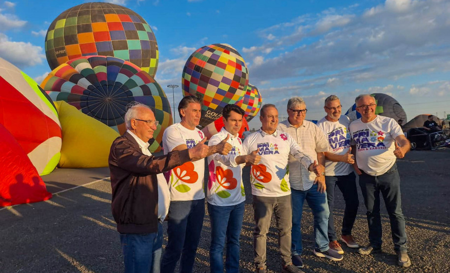 Com balões colorindo o céu, Castro dá as boas-vindas ao Festival da Primavera