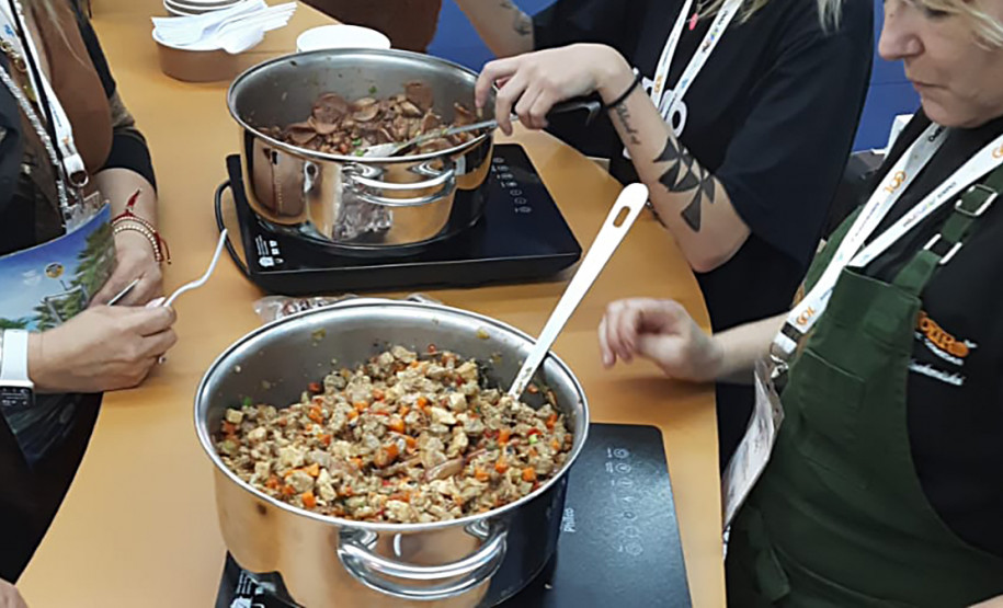 Estande do Paraná na ABAV Expo atrai visitantes e mostra riqueza cultural do Estado