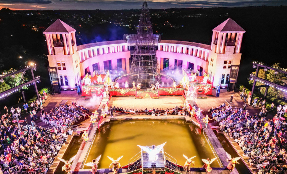 Calendário turístico de novembro tem Natal, festas de padroeira e feiras agropecuárias