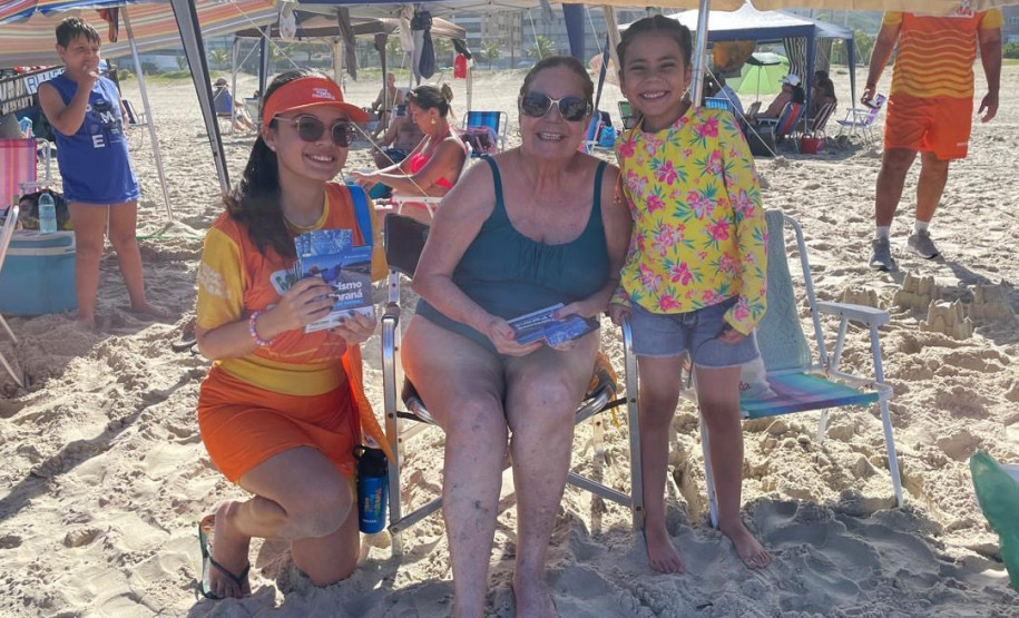 30 acadêmicos de Turismo reforçam atendimento e pesquisa no Verão Maior Paraná