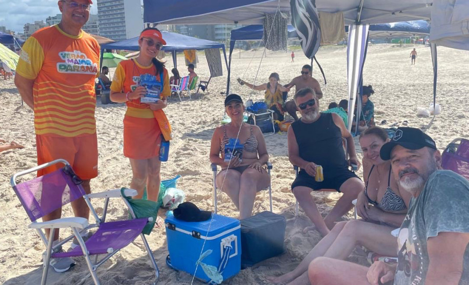 30 acadêmicos de Turismo reforçam atendimento e pesquisa no Verão Maior Paraná