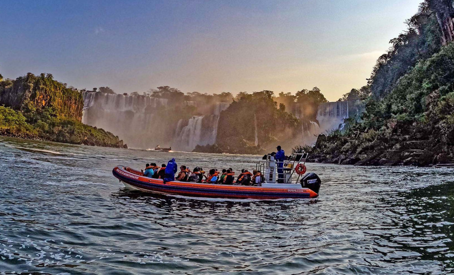 Turismo gera 7,8 mil empregos formais no Paraná de janeiro a novembro de 2025