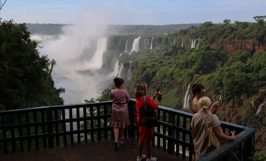 Com recorde de visitantes, Paraná acumula alta de 5,5% no turismo em 2025