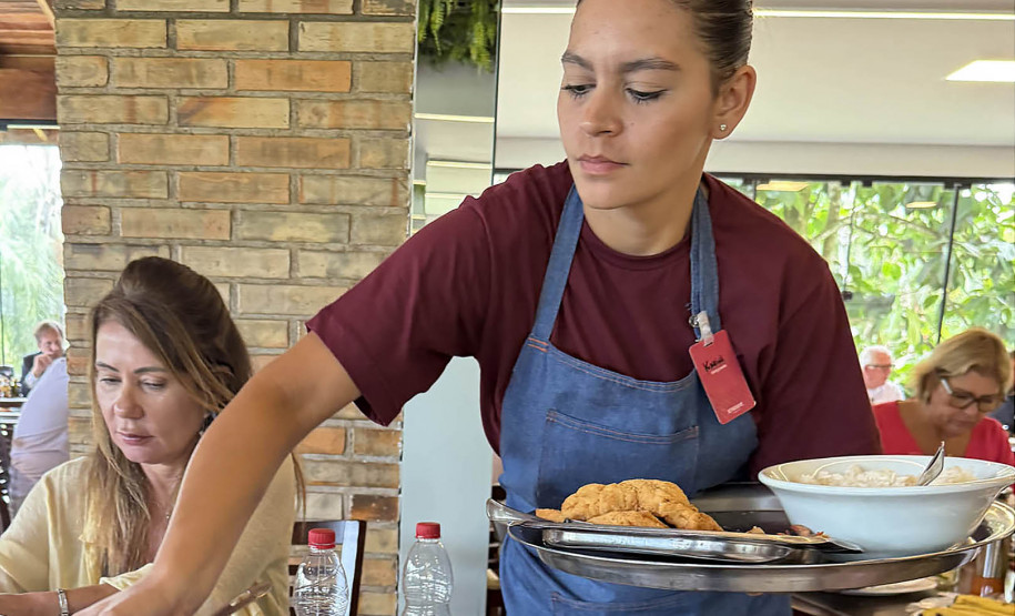 Turismo gera 7,8 mil empregos formais no Paraná de janeiro a novembro de 2025