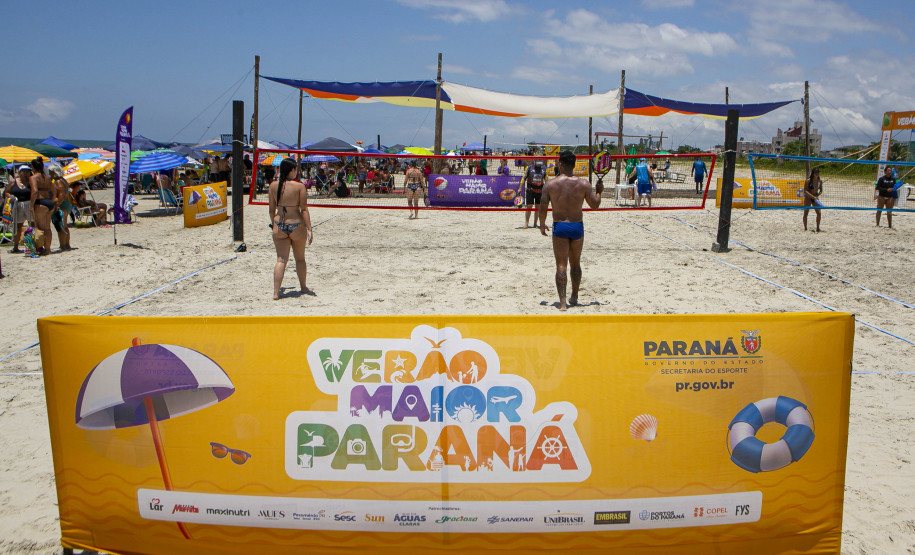 Pesquisa aponta aprovação e perfis diferentes de turistas do Litoral e do Noroeste no verão