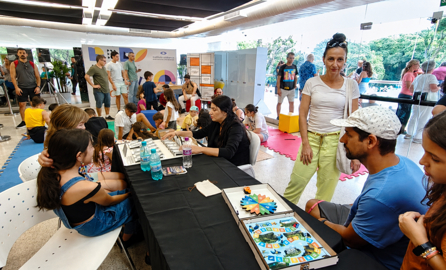 Governo do Estado leva cultura e turismo à primeira edição da Festa Literária do Paraná