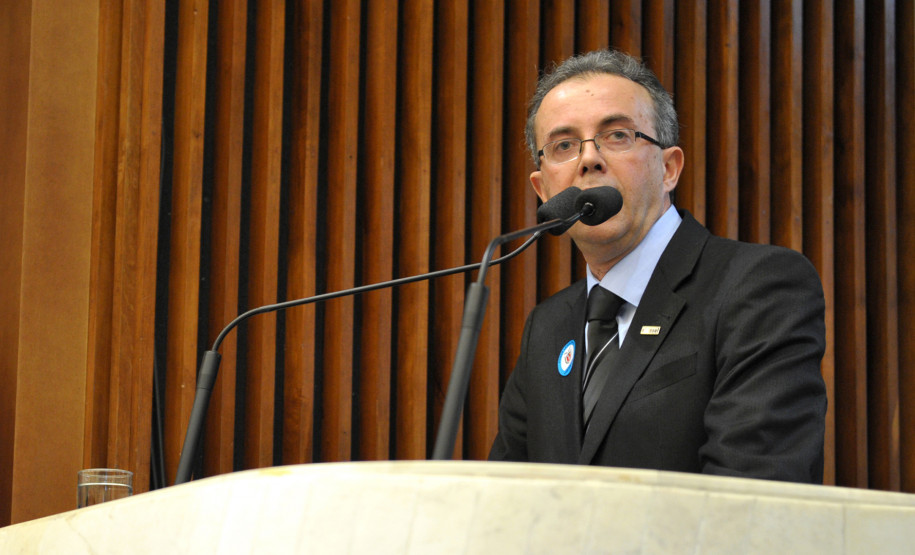 Diretor executivo da Associação Brasileira de Bares e Restaurantes (Abrasel), Luciano Ferreira Bartolomeu, fala sobre o projeto que propõe a especificação e divulgação das calorias dos alimentos oferecidos nos cardápios de bares, restaurantes, hotéis e similares.